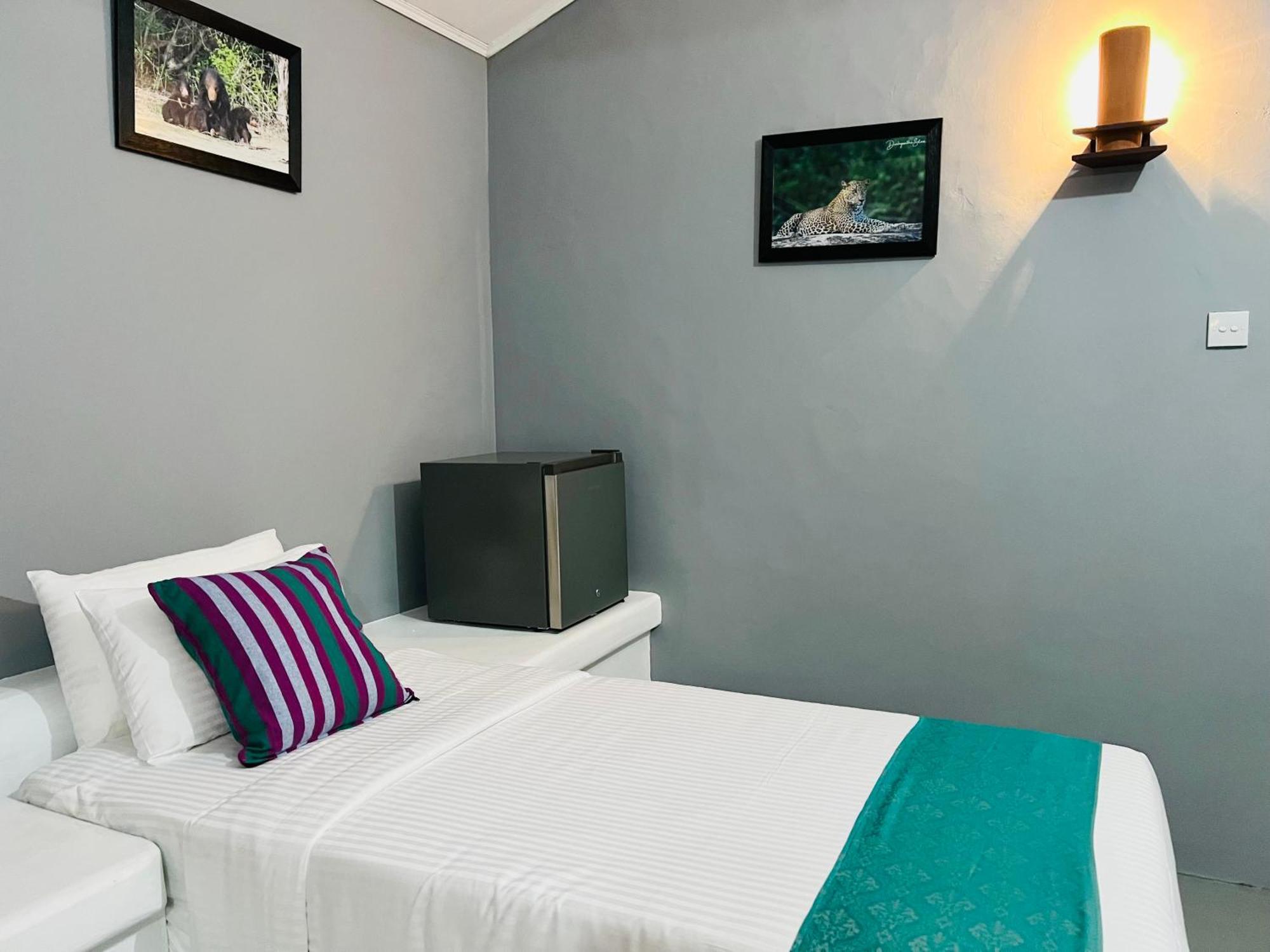 Kingfisher Beach Resort-Yala Kirinda  Exterior foto