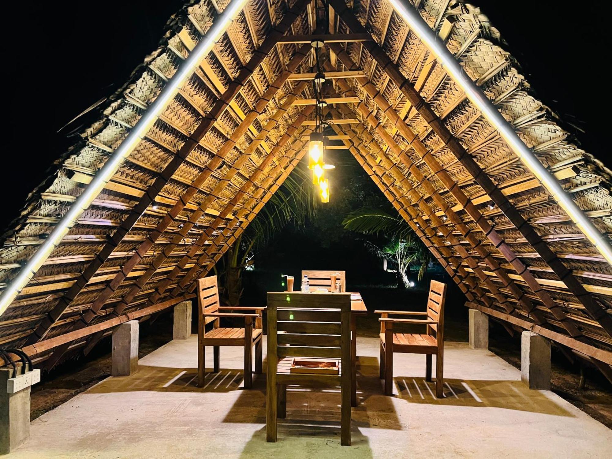 Kingfisher Beach Resort-Yala Kirinda  Exterior foto