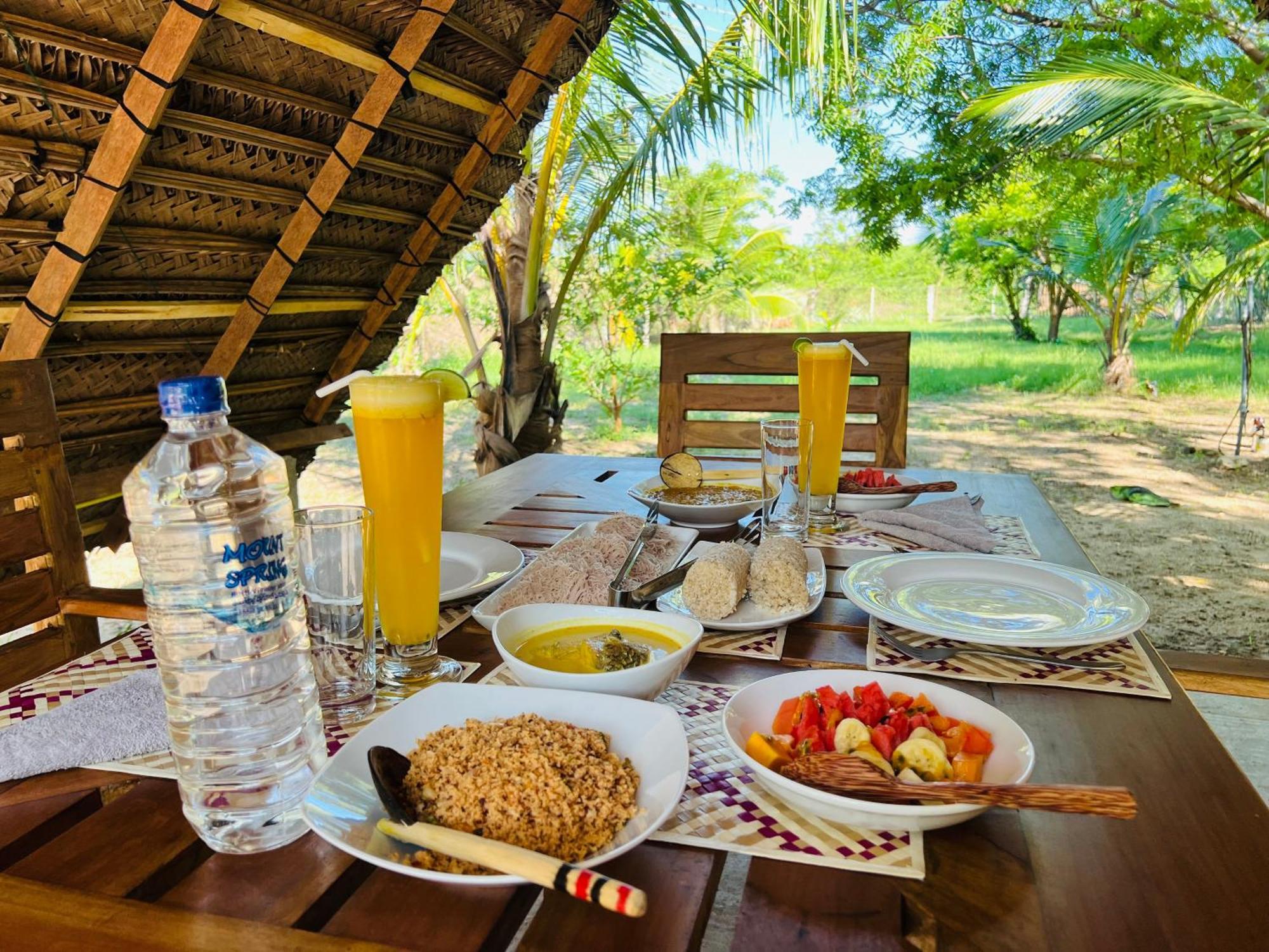 Kingfisher Beach Resort-Yala Kirinda  Exterior foto