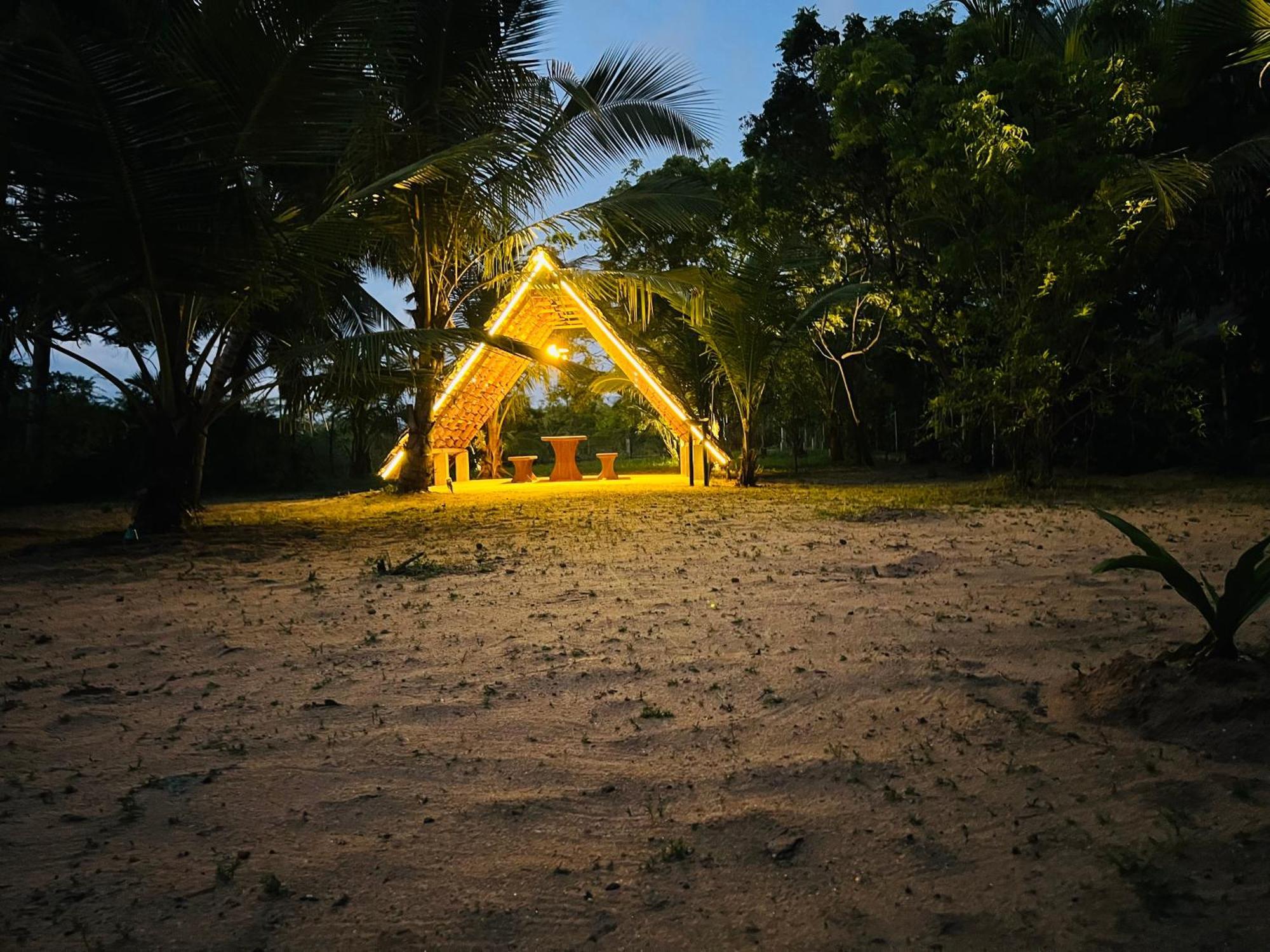 Kingfisher Beach Resort-Yala Kirinda  Exterior foto