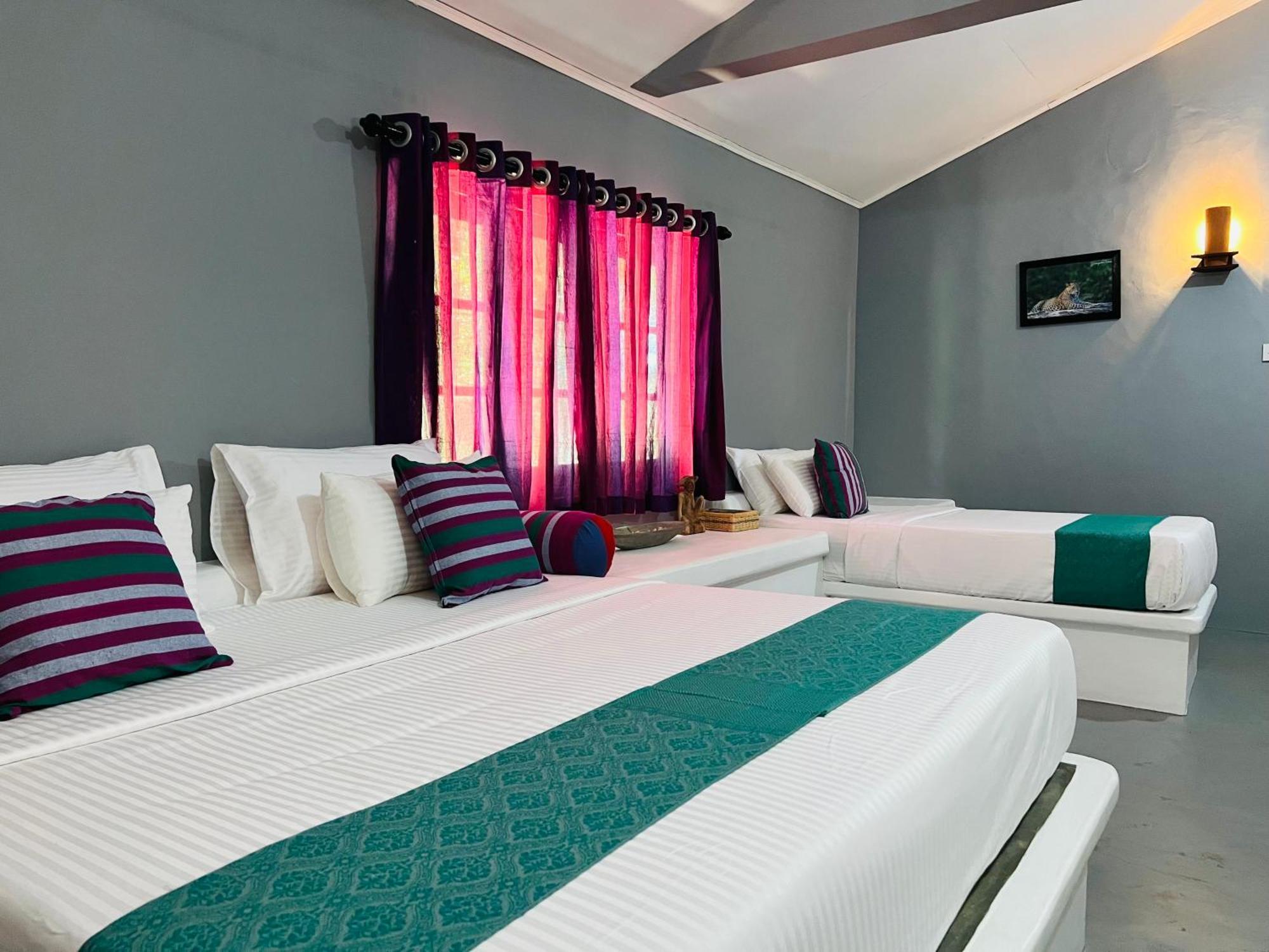 Kingfisher Beach Resort-Yala Kirinda  Exterior foto
